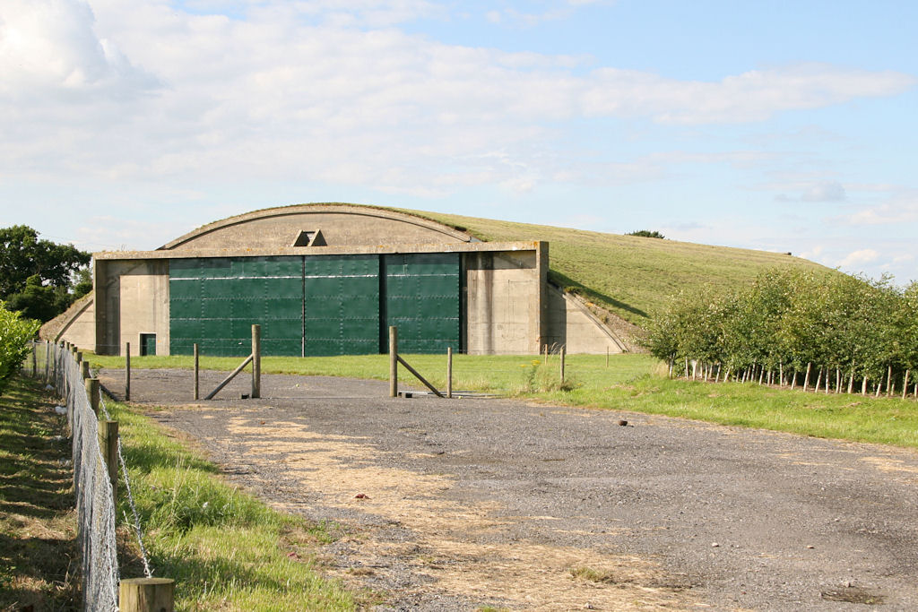 Type E aeroplane storage shed