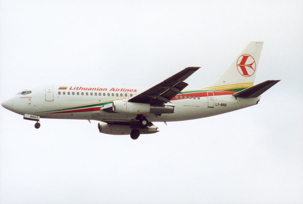 Lithuanian Airlines 737-2T2 Advanced