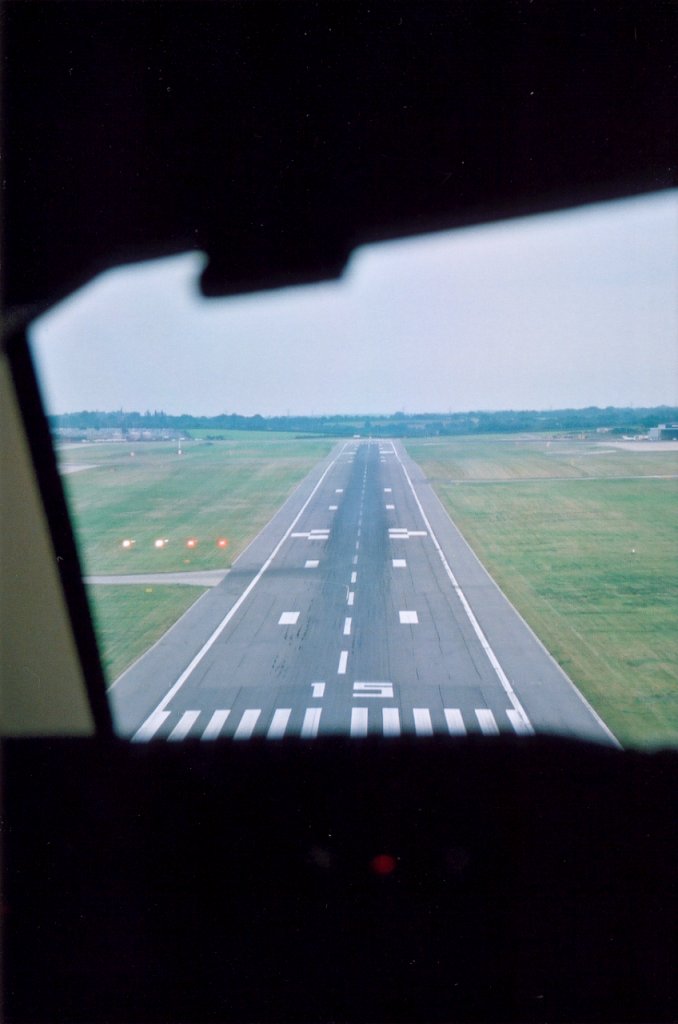 Approach to runway 15