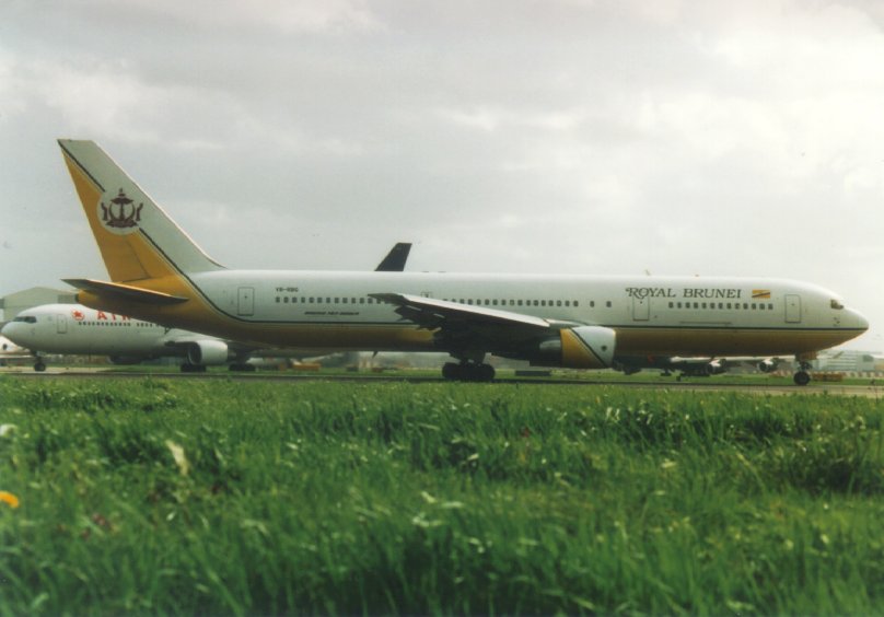 Royal Brunei 767-33AER
