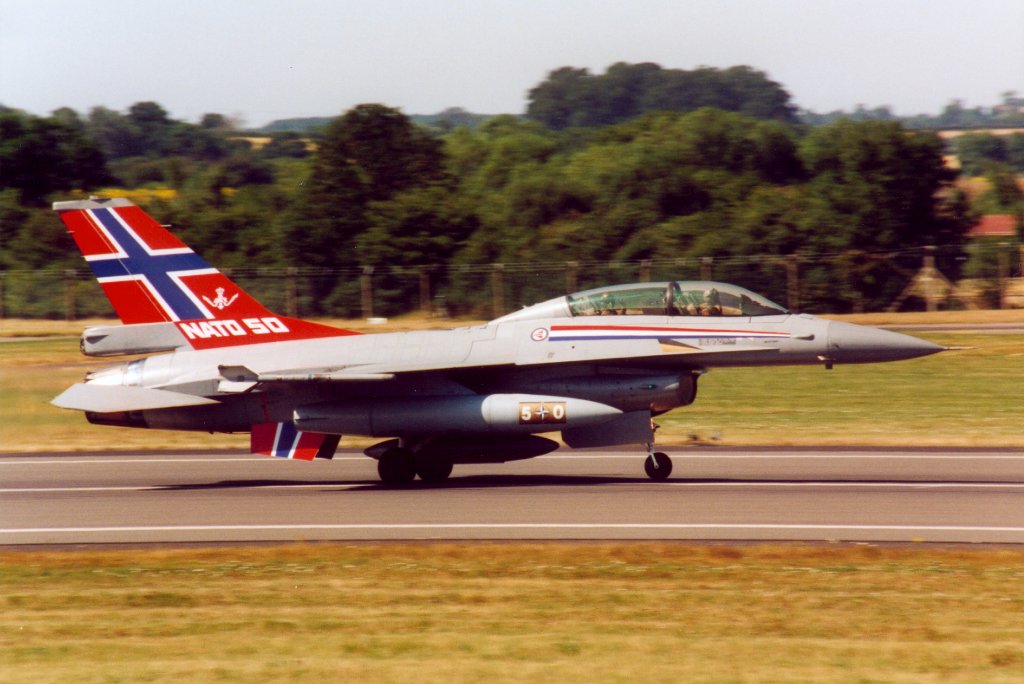 RNoAF F-16B Fighting Falcon