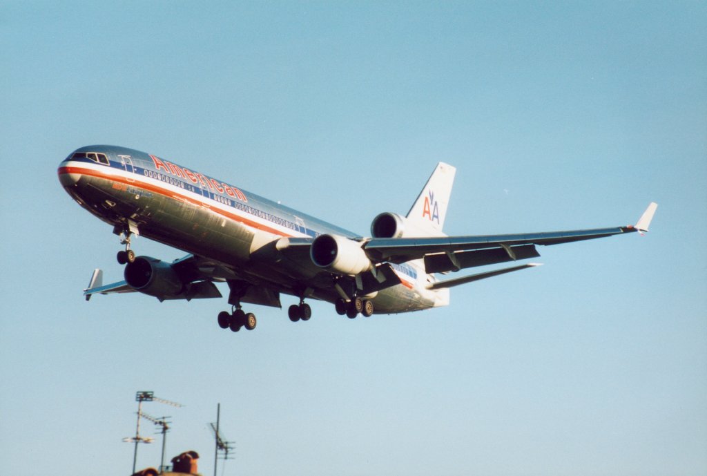 American Airlines MD-11